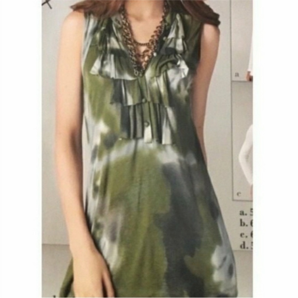 Cabi Sleeveless Green Camo Blouse Ruffled Top 1/2 Buttoned Women’s Size XL